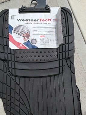 WeatherTech Trim-to-Fit 4-Piece Floor Mat - Black